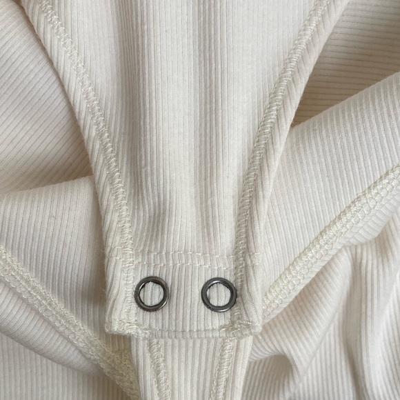 NWT Abercrombie & Fitch Seamless Rib Deep V-Neck Bodysuit Women Size Large - Picture 8 of 8